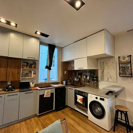 Luxury Apartment *