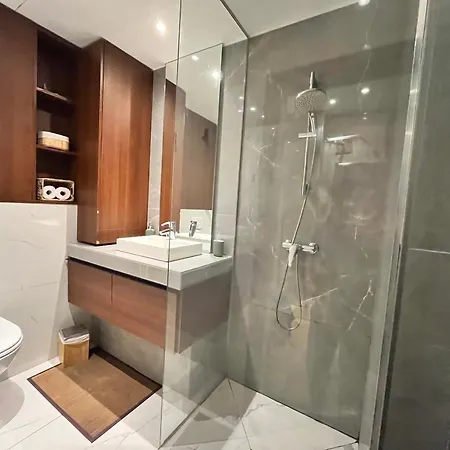 Luxury Apartment *